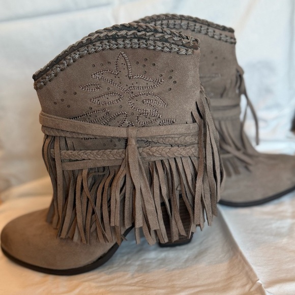 Not Rated Fringe Western Boots – Size 6.5 Brown Taupe Neutral Boho Festival Fun - Picture 5 of 11